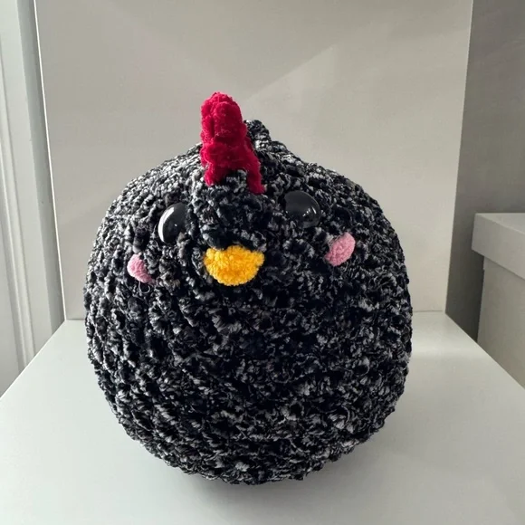 Handcrafted crochet chicken 🐔 - Picture 1 of 4